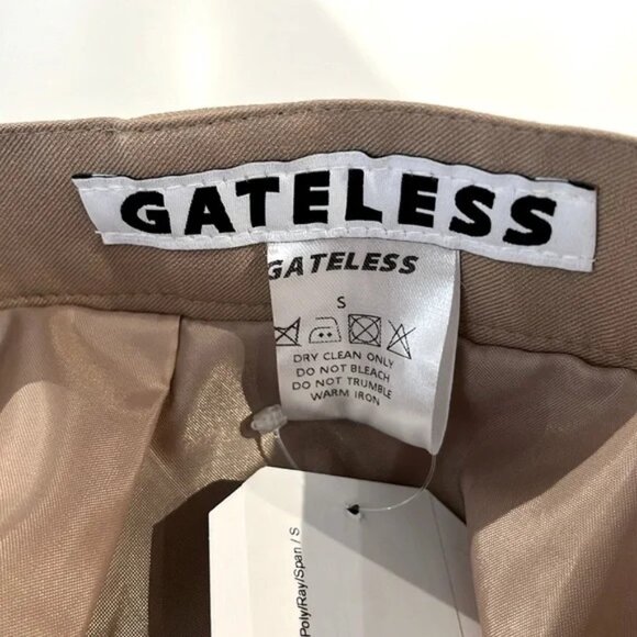 GATELESS Beige Pleated Out Pocket Mini Skirt - Picture 7 of 8